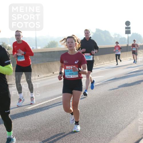 03.10.2025 - Köhlbrandbrückenlauf Lena Gebhardt http://msf.ph/oto/9052970 03.10.2025 09:15:35 Position 1 1010, 1224, 1107, 3376 meine-sportfotos.de