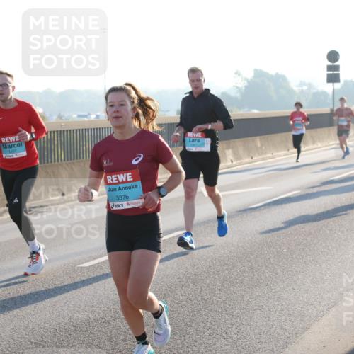 03.10.2025 - Köhlbrandbrückenlauf Lena Gebhardt http://msf.ph/oto/9052983 03.10.2025 09:15:35 Position 1 1107, 3376 meine-sportfotos.de
