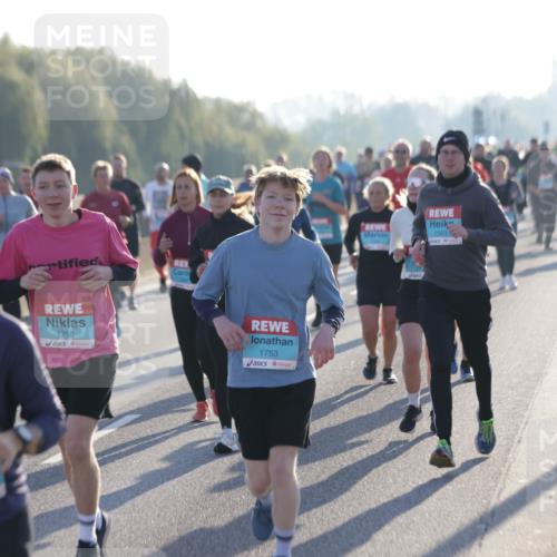 03.10.2025 - Köhlbrandbrückenlauf Jannik Wohlers http://msf.ph/oto/9053012 03.10.2025 09:19:45 Position 3 1124, 1755, 1801, 1753, 2323 meine-sportfotos.de