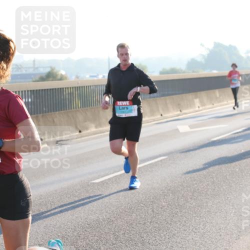 03.10.2025 - Köhlbrandbrückenlauf Lena Gebhardt http://msf.ph/oto/9053017 03.10.2025 09:15:36 Position 1 3376, 1067 meine-sportfotos.de