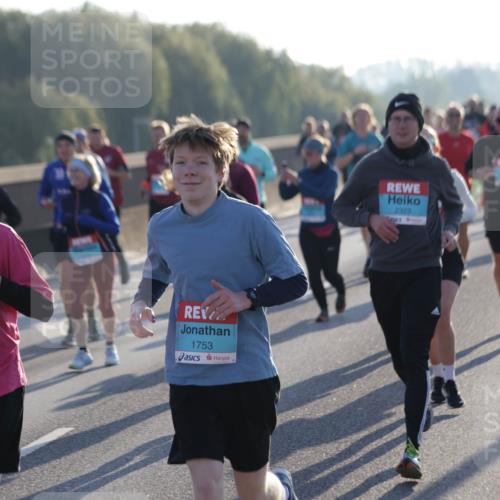 03.10.2025 - Köhlbrandbrückenlauf Jannik Wohlers http://msf.ph/oto/9053029 03.10.2025 09:19:46 Position 3 1755, 1753, 2323 meine-sportfotos.de