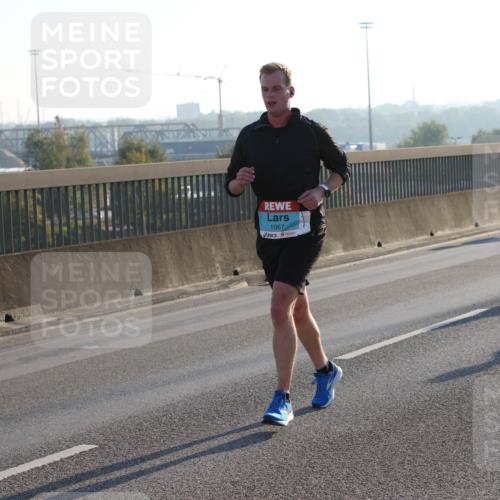 03.10.2025 - Köhlbrandbrückenlauf Lena Gebhardt http://msf.ph/oto/9053032 03.10.2025 09:15:37 Position 1 1067 meine-sportfotos.de
