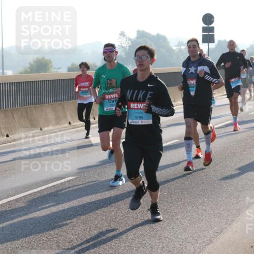 03.10.2025 - Köhlbrandbrückenlauf Lena Gebhardt http://msf.ph/oto/9053048 03.10.2025 09:15:38 Position 1 2815, 3789, 934 meine-sportfotos.de