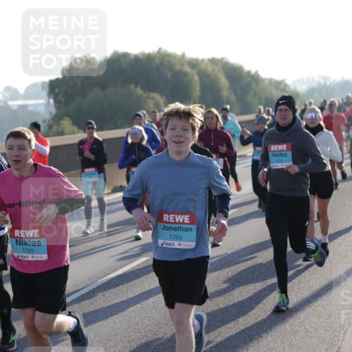 03.10.2025 - Köhlbrandbrückenlauf Jannik Wohlers http://msf.ph/oto/9053062 03.10.2025 09:19:47 Position 3 3133, 1124, 1755, 1753, 2323 meine-sportfotos.de