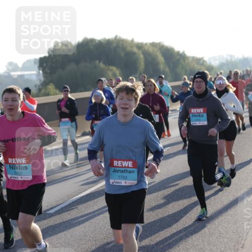 03.10.2025 - Köhlbrandbrückenlauf Jannik Wohlers http://msf.ph/oto/9053067 03.10.2025 09:19:47 Position 3 3133, 1124, 1755, 1753, 2323 meine-sportfotos.de