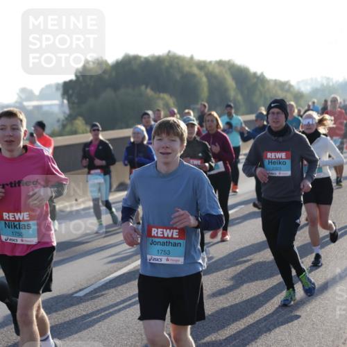 03.10.2025 - Köhlbrandbrückenlauf Jannik Wohlers http://msf.ph/oto/9053081 03.10.2025 09:19:47 Position 3 3133, 1124, 1755, 1753, 2323 meine-sportfotos.de