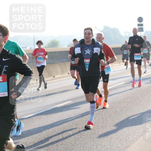 03.10.2025 - Köhlbrandbrückenlauf Lena Gebhardt http://msf.ph/oto/9053090 03.10.2025 09:15:39 Position 1 3789, 934 meine-sportfotos.de