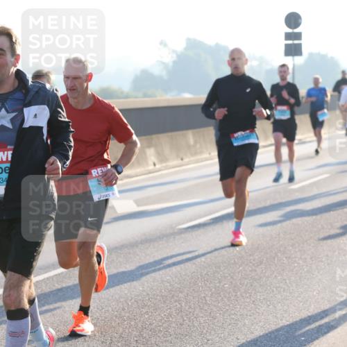 03.10.2025 - Köhlbrandbrückenlauf Lena Gebhardt http://msf.ph/oto/9053100 03.10.2025 09:15:40 Position 1 2934, 1210 meine-sportfotos.de