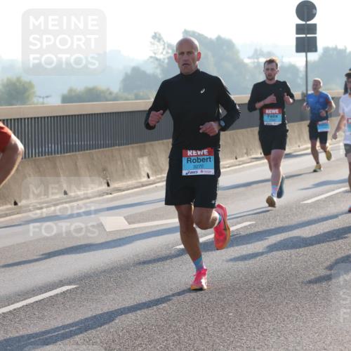 03.10.2025 - Köhlbrandbrückenlauf Lena Gebhardt http://msf.ph/oto/9053120 03.10.2025 09:15:40 Position 1 1210, 3270, 3527 meine-sportfotos.de