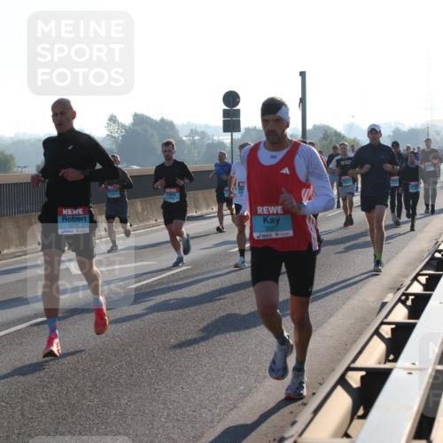 03.10.2025 - Köhlbrandbrückenlauf Lena Gebhardt http://msf.ph/oto/9053124 03.10.2025 09:15:41 Position 1 3270, 3527 meine-sportfotos.de