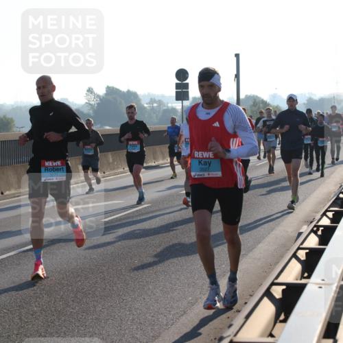 03.10.2025 - Köhlbrandbrückenlauf Lena Gebhardt http://msf.ph/oto/9053131 03.10.2025 09:15:41 Position 1 3270, 3527 meine-sportfotos.de