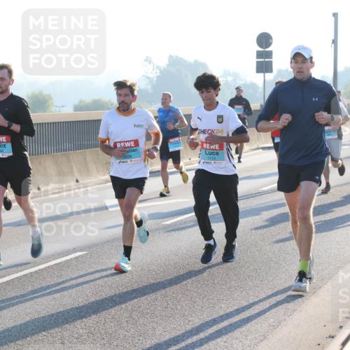 03.10.2025 - Köhlbrandbrückenlauf Lena Gebhardt http://msf.ph/oto/9053185 03.10.2025 09:15:43 Position 1 1142, 1068, 3338, 24, 1112 meine-sportfotos.de
