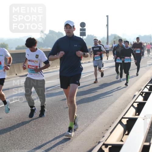 03.10.2025 - Köhlbrandbrückenlauf Lena Gebhardt http://msf.ph/oto/9053219 03.10.2025 09:15:44 Position 1 3338, 24, 1112 meine-sportfotos.de