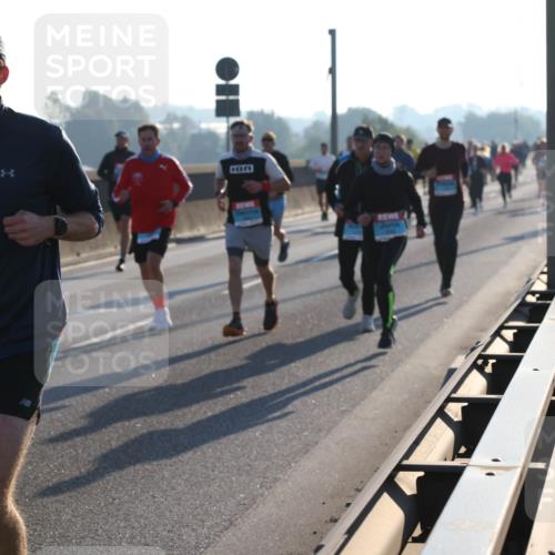 03.10.2025 - Köhlbrandbrückenlauf Lena Gebhardt http://msf.ph/oto/9053240 03.10.2025 09:15:44 Position 1  meine-sportfotos.de