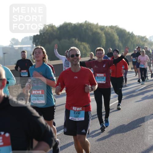 03.10.2025 - Köhlbrandbrückenlauf Jannik Wohlers http://msf.ph/oto/9053286 03.10.2025 09:19:52 Position 3 3200, 3201, 3003 meine-sportfotos.de