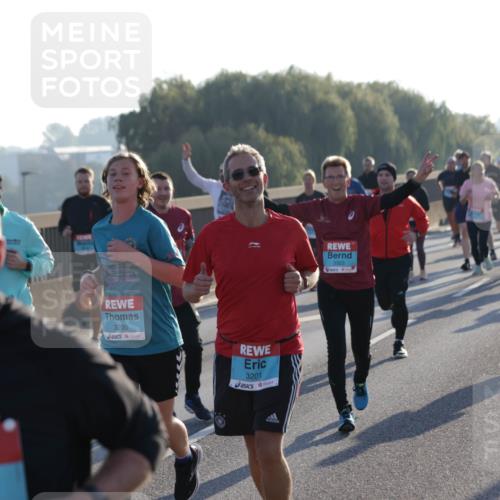 03.10.2025 - Köhlbrandbrückenlauf Jannik Wohlers http://msf.ph/oto/9053298 03.10.2025 09:19:52 Position 3 3200, 3201, 3003 meine-sportfotos.de