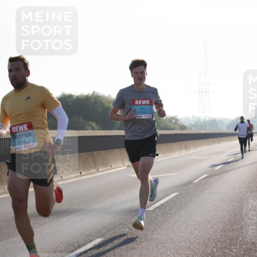 03.10.2025 - Köhlbrandbrückenlauf Jannik Wohlers http://msf.ph/oto/9053303 03.10.2025 09:10:42 Position 3 3590, 3782 meine-sportfotos.de