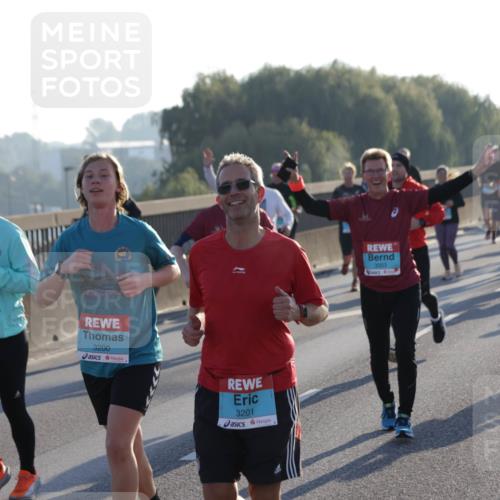 03.10.2025 - Köhlbrandbrückenlauf Jannik Wohlers http://msf.ph/oto/9053316 03.10.2025 09:19:52 Position 3 3200, 3201, 3003 meine-sportfotos.de