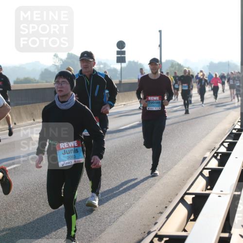 03.10.2025 - Köhlbrandbrückenlauf Lena Gebhardt http://msf.ph/oto/9053320 03.10.2025 09:15:47 Position 1 2880, 3083, 1421 meine-sportfotos.de