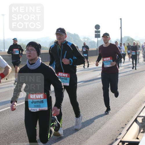 03.10.2025 - Köhlbrandbrückenlauf Lena Gebhardt http://msf.ph/oto/9053333 03.10.2025 09:15:47 Position 1 2880, 3083, 175, 1421, 10 meine-sportfotos.de
