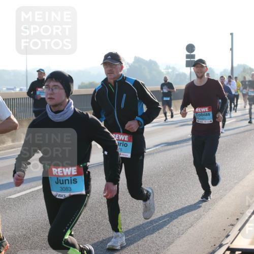 03.10.2025 - Köhlbrandbrückenlauf Lena Gebhardt http://msf.ph/oto/9053351 03.10.2025 09:15:47 Position 1 2880, 3083, 75, 1421 meine-sportfotos.de