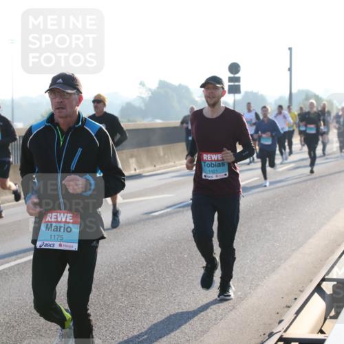 03.10.2025 - Köhlbrandbrückenlauf Lena Gebhardt http://msf.ph/oto/9053363 03.10.2025 09:15:48 Position 1 1175, 1421 meine-sportfotos.de