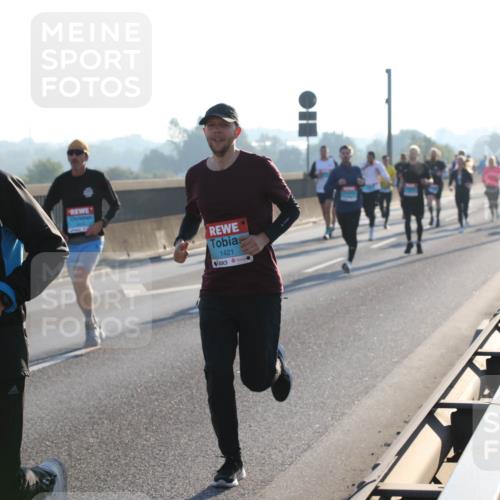 03.10.2025 - Köhlbrandbrückenlauf Lena Gebhardt http://msf.ph/oto/9053373 03.10.2025 09:15:48 Position 1 1175, 1421 meine-sportfotos.de