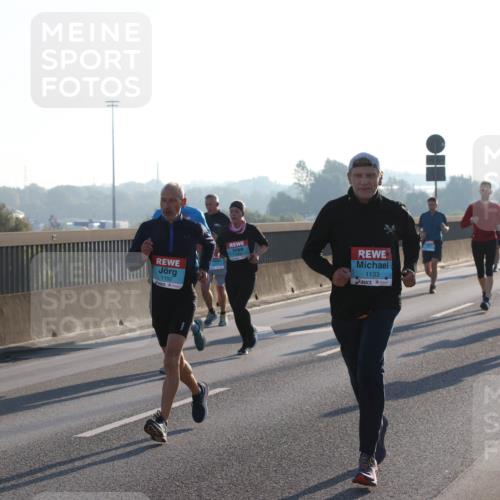 03.10.2025 - Köhlbrandbrückenlauf Lena Gebhardt http://msf.ph/oto/9053390 03.10.2025 09:16:03 Position 1 1102, 1133 meine-sportfotos.de