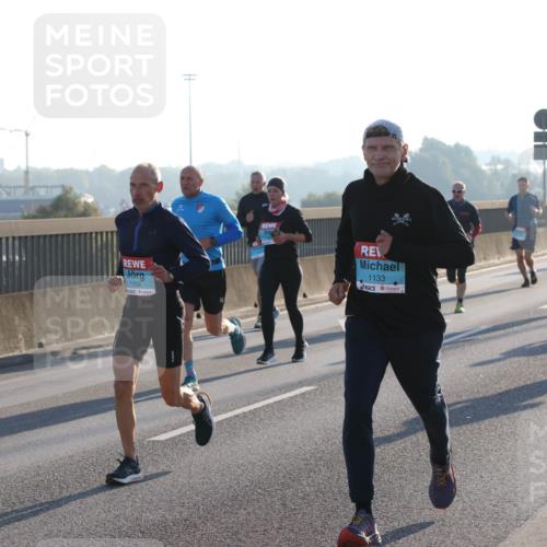 03.10.2025 - Köhlbrandbrückenlauf Lena Gebhardt http://msf.ph/oto/9053409 03.10.2025 09:16:03 Position 1 1102, 1133 meine-sportfotos.de