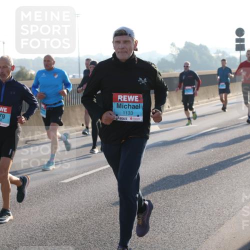 03.10.2025 - Köhlbrandbrückenlauf Lena Gebhardt http://msf.ph/oto/9053431 03.10.2025 09:16:03 Position 1 1102, 1133 meine-sportfotos.de