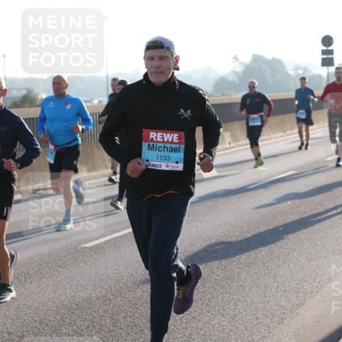 03.10.2025 - Köhlbrandbrückenlauf Lena Gebhardt http://msf.ph/oto/9053436 03.10.2025 09:16:03 Position 1 1102, 1133 meine-sportfotos.de