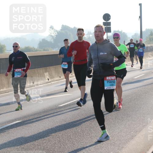 03.10.2025 - Köhlbrandbrückenlauf Lena Gebhardt http://msf.ph/oto/9053474 03.10.2025 09:16:05 Position 1 2820, 3354 meine-sportfotos.de
