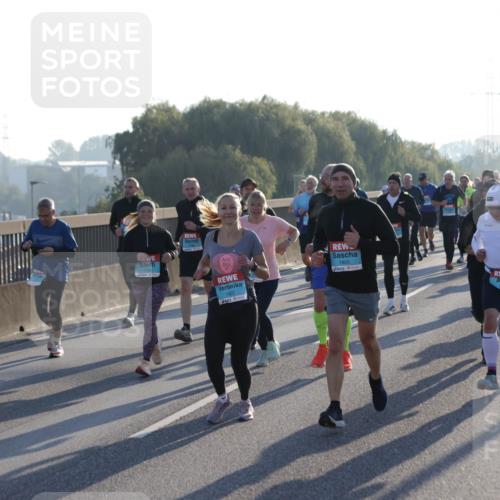 03.10.2025 - Köhlbrandbrückenlauf Jannik Wohlers http://msf.ph/oto/9053489 03.10.2025 09:19:56 Position 3 1771, 1907, 1905 meine-sportfotos.de