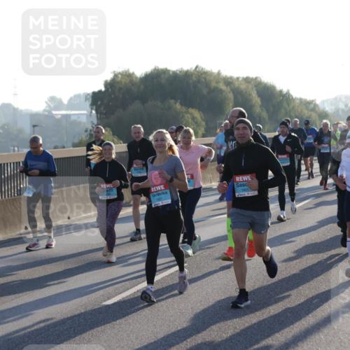 03.10.2025 - Köhlbrandbrückenlauf Jannik Wohlers http://msf.ph/oto/9053497 03.10.2025 09:19:56 Position 3 1771, 1907, 1905 meine-sportfotos.de