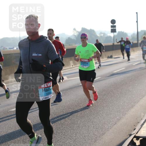 03.10.2025 - Köhlbrandbrückenlauf Lena Gebhardt http://msf.ph/oto/9053511 03.10.2025 09:16:06 Position 1 3354, 2819 meine-sportfotos.de
