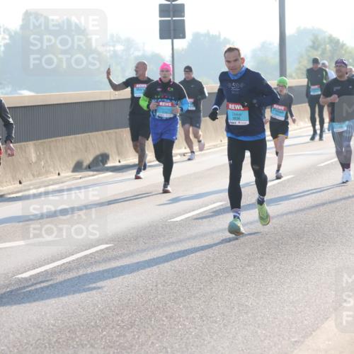 03.10.2025 - Köhlbrandbrückenlauf Lena Gebhardt http://msf.ph/oto/9053560 03.10.2025 09:16:08 Position 1 100, 50, 3836 meine-sportfotos.de