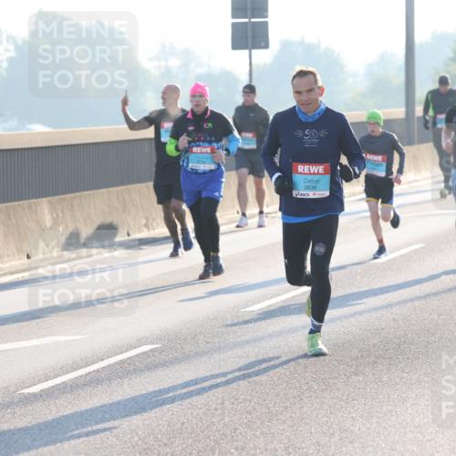 03.10.2025 - Köhlbrandbrückenlauf Lena Gebhardt http://msf.ph/oto/9053579 03.10.2025 09:16:08 Position 1 50, 3836 meine-sportfotos.de