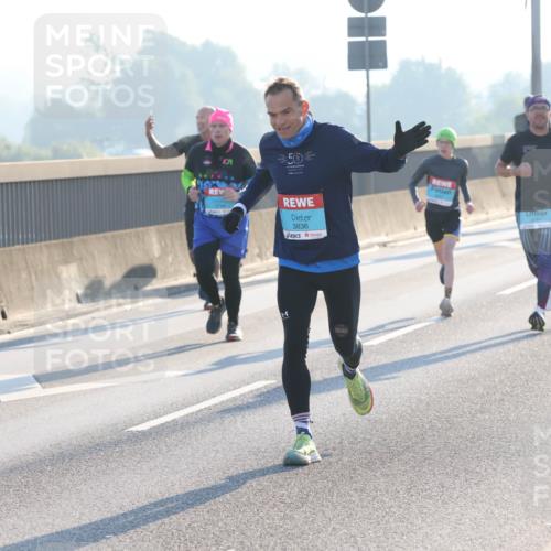 03.10.2025 - Köhlbrandbrückenlauf Lena Gebhardt http://msf.ph/oto/9053591 03.10.2025 09:16:09 Position 1 5, 3836 meine-sportfotos.de