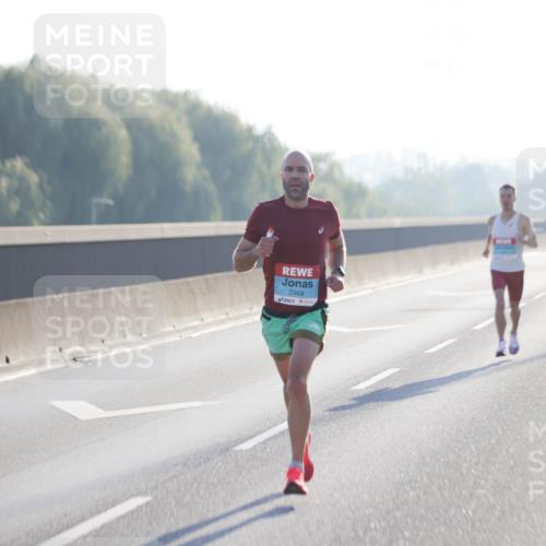 03.10.2025 - Köhlbrandbrückenlauf Jannik Wohlers http://msf.ph/oto/9053596 03.10.2025 09:10:54 Position 3 2968 meine-sportfotos.de