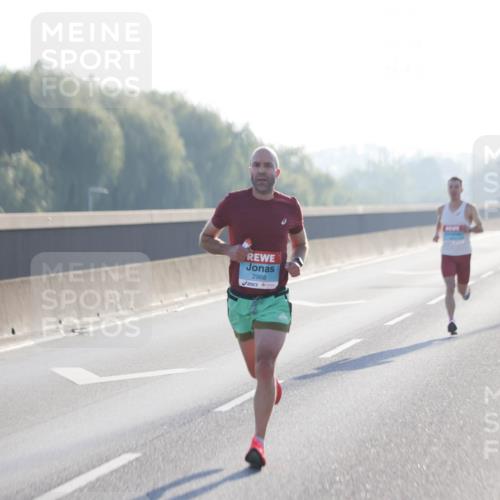 03.10.2025 - Köhlbrandbrückenlauf Jannik Wohlers http://msf.ph/oto/9053599 03.10.2025 09:10:54 Position 3 2968 meine-sportfotos.de