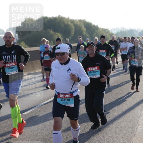 03.10.2025 - Köhlbrandbrückenlauf Jannik Wohlers http://msf.ph/oto/9053602 03.10.2025 09:19:58 Position 3 1672, 1282, 2082, 2929 meine-sportfotos.de