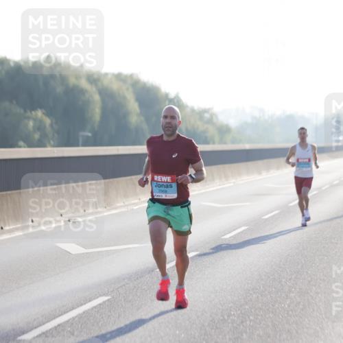 03.10.2025 - Köhlbrandbrückenlauf Jannik Wohlers http://msf.ph/oto/9053610 03.10.2025 09:10:55 Position 3 2968 meine-sportfotos.de