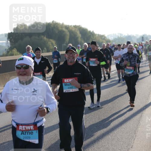 03.10.2025 - Köhlbrandbrückenlauf Jannik Wohlers http://msf.ph/oto/9053613 03.10.2025 09:19:59 Position 3 1282, 9880, 2929, 2082 meine-sportfotos.de