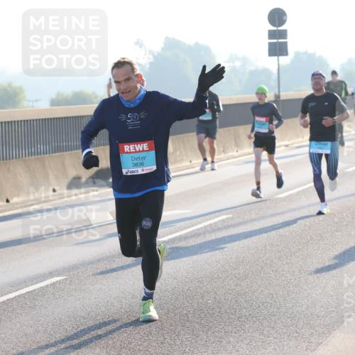 03.10.2025 - Köhlbrandbrückenlauf Lena Gebhardt http://msf.ph/oto/9053627 03.10.2025 09:16:10 Position 1 3836 meine-sportfotos.de