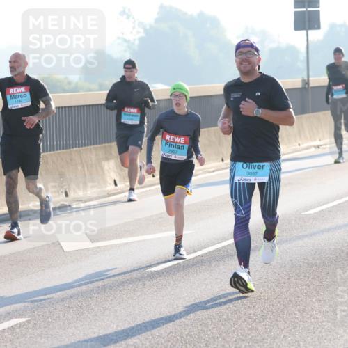 03.10.2025 - Köhlbrandbrückenlauf Lena Gebhardt http://msf.ph/oto/9053668 03.10.2025 09:16:11 Position 1 3794, 1194, 2997, 3087 meine-sportfotos.de
