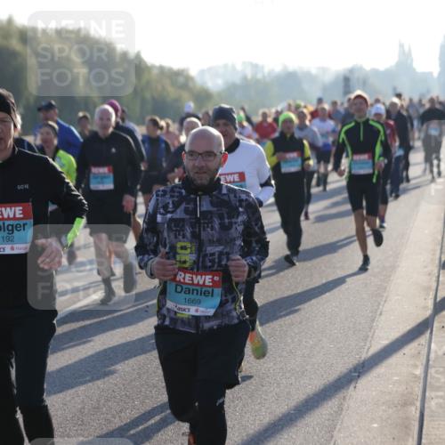 03.10.2025 - Köhlbrandbrückenlauf Jannik Wohlers http://msf.ph/oto/9053681 03.10.2025 09:20:00 Position 3 1192, 1669 meine-sportfotos.de