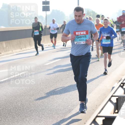 03.10.2025 - Köhlbrandbrückenlauf Lena Gebhardt http://msf.ph/oto/9053718 03.10.2025 09:16:13 Position 1 3404 meine-sportfotos.de