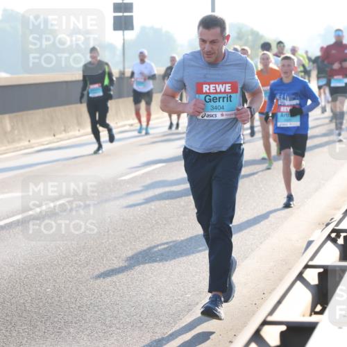 03.10.2025 - Köhlbrandbrückenlauf Lena Gebhardt http://msf.ph/oto/9053721 03.10.2025 09:16:13 Position 1 3404 meine-sportfotos.de