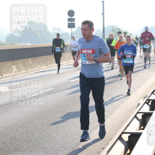 03.10.2025 - Köhlbrandbrückenlauf Lena Gebhardt http://msf.ph/oto/9053726 03.10.2025 09:16:13 Position 1 34 meine-sportfotos.de