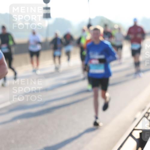 03.10.2025 - Köhlbrandbrückenlauf Lena Gebhardt http://msf.ph/oto/9053775 03.10.2025 09:16:14 Position 1 04 meine-sportfotos.de